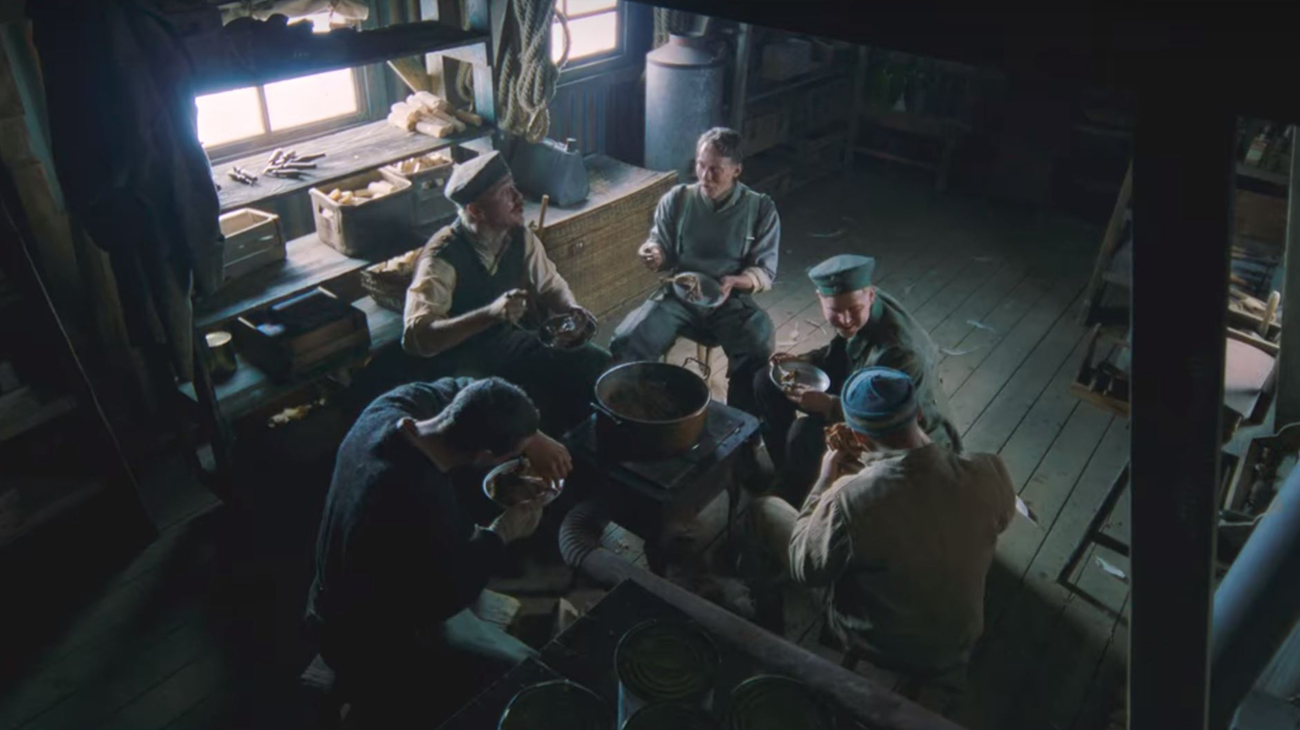 Eine gestohlene Gans versorgt die hungrigen Soldaten