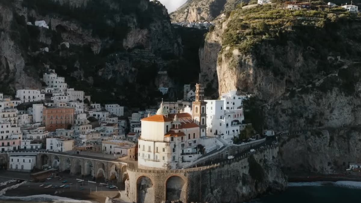 Altamonte ist der fiktive Ort der Handlung