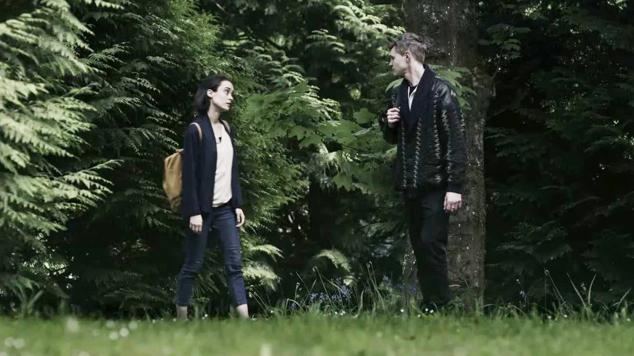 Christopher und Mary besuchen den alten Wald.