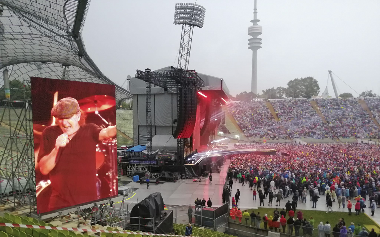 Brian Johnson z&ouml;gert keine Sekunde