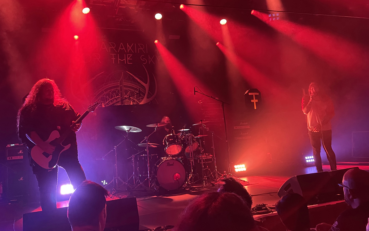 Harakiri for the Sky a jou&eacute; peu de chansons, mais de tr&egrave;s longues chansons.