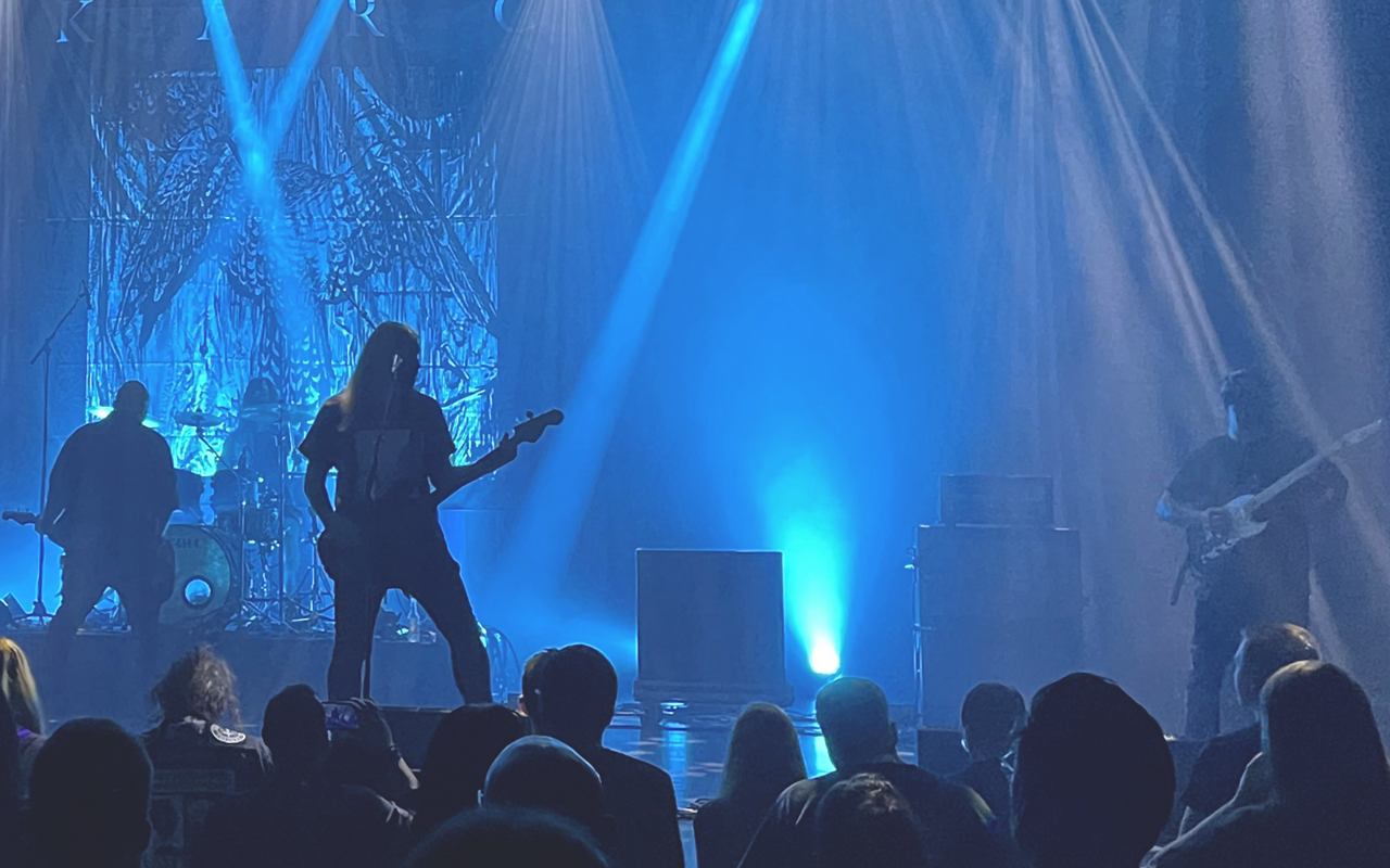 Karg ist die andere Band von Vokalist Michael, hier auch am Bass