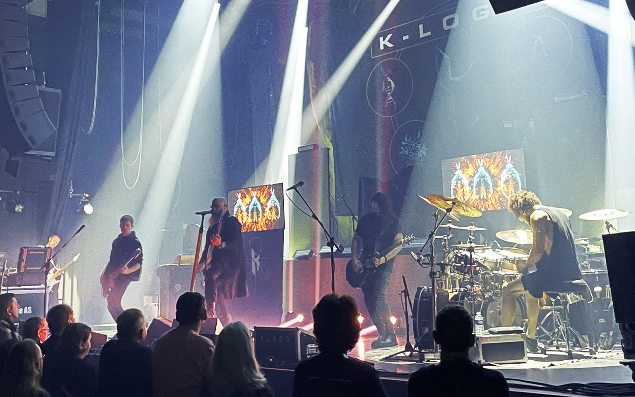 Der enthusiastische Schlagzeuger Filo von Klogr rechts