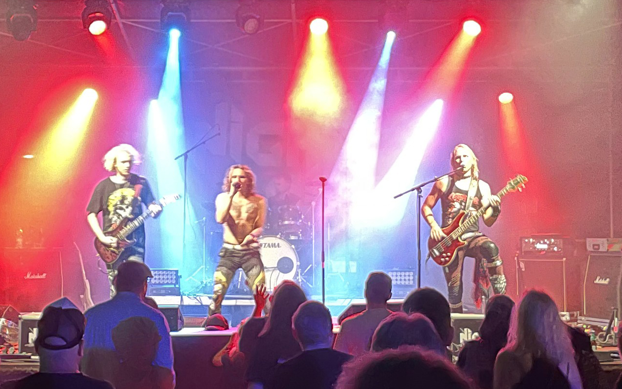 Night Laser aus Hamburg waren fast viel zu gut f&uuml;r das Wellesweiler Open Air